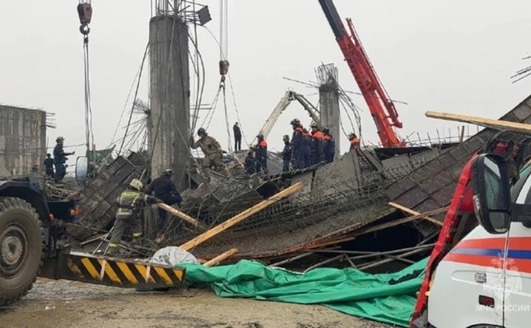 обрушение здания на Сахалине