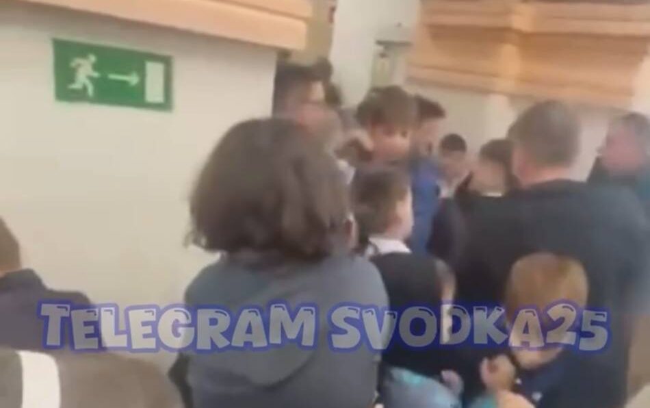 СК проводит проверку после массовой давки в школе Владивостока