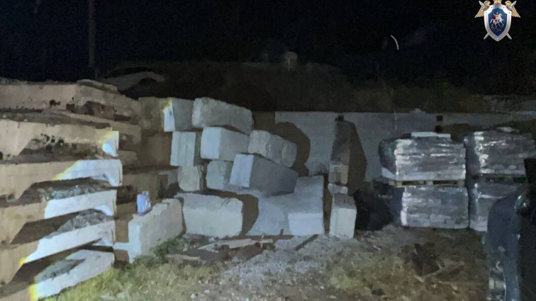 падение бетонного блока