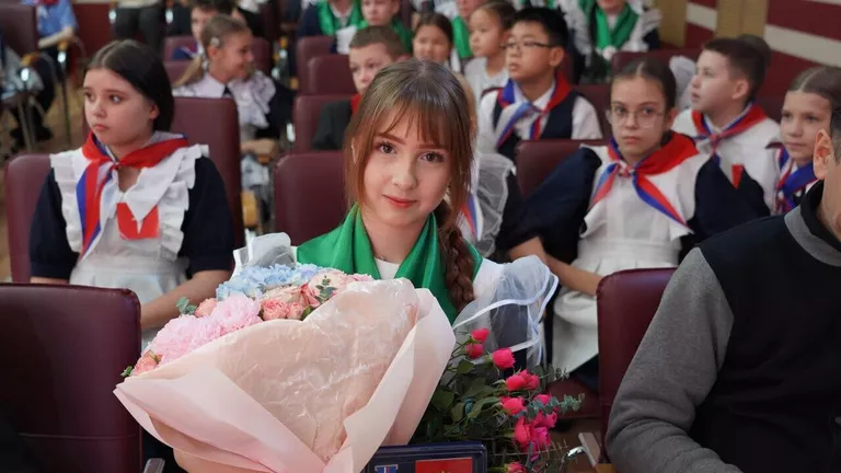 В Приморье наградили школьницу, спасшую 4-летнего малыша